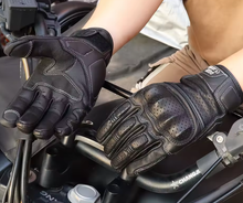 Charger l'image dans la galerie, Touring Retro - Cuir Tactile by LeRepaire™